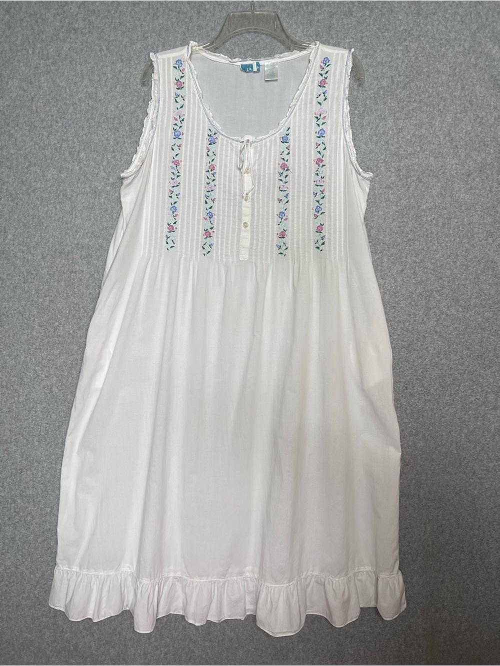 La Cera Nightgown Dress Womens White Multi Color Embroidered Flowers Sz L Pocket